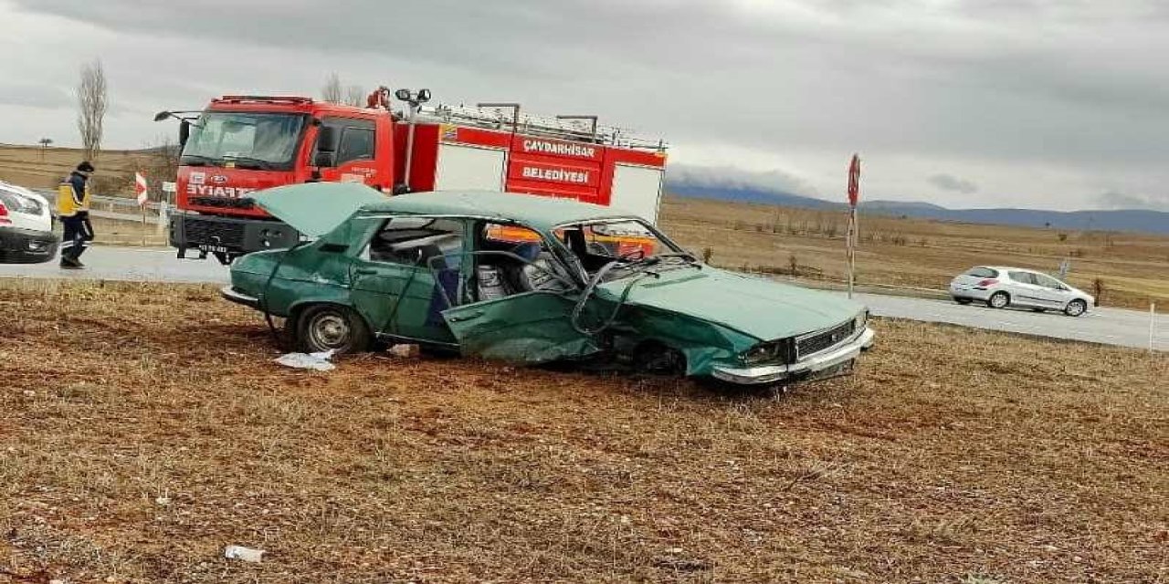 Hayvan Yüklü Kamyonet Otomobille Çarpıştı: 2 Yaralı