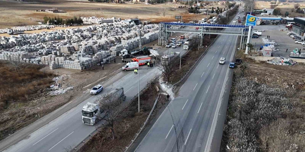 Tır Kazasında Hayatını Kaybeden Sürücünün Yakını  Gözyaşlarına Boğuldu