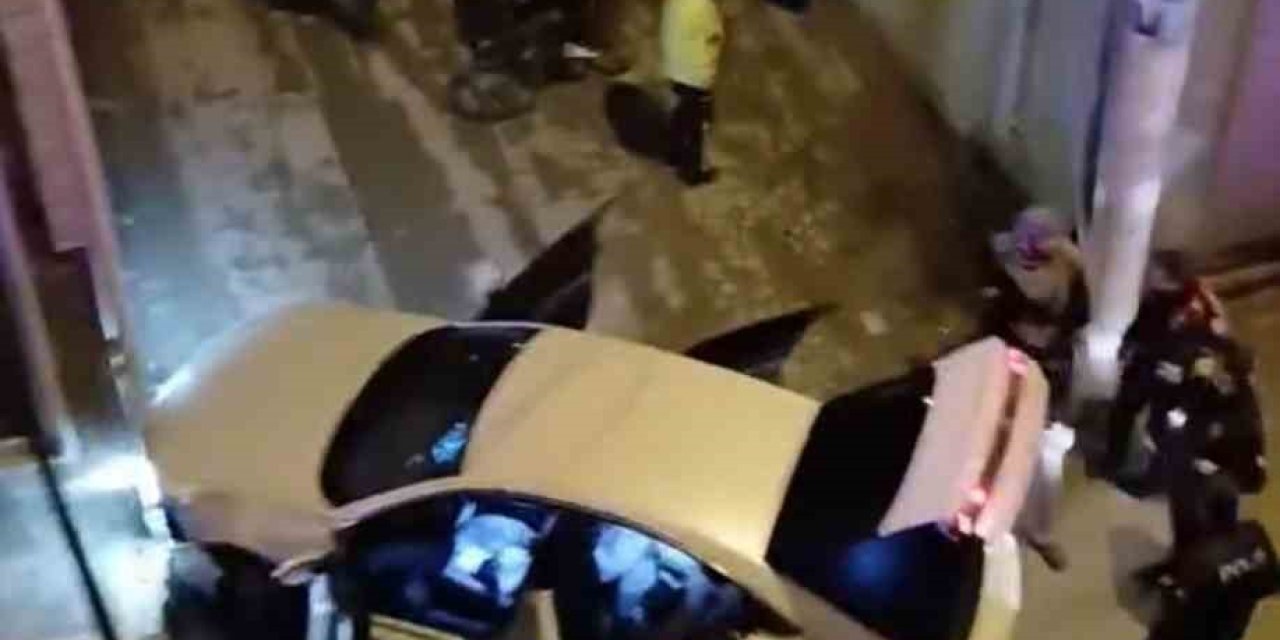 Dur İhtarına Uymayan Sürücü Kaza Yapınca Yaya Olarak Kaçtı