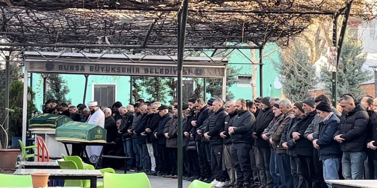 Duruşmada Öldürülen Baba-oğul Yan Yana Toprağa Verildi