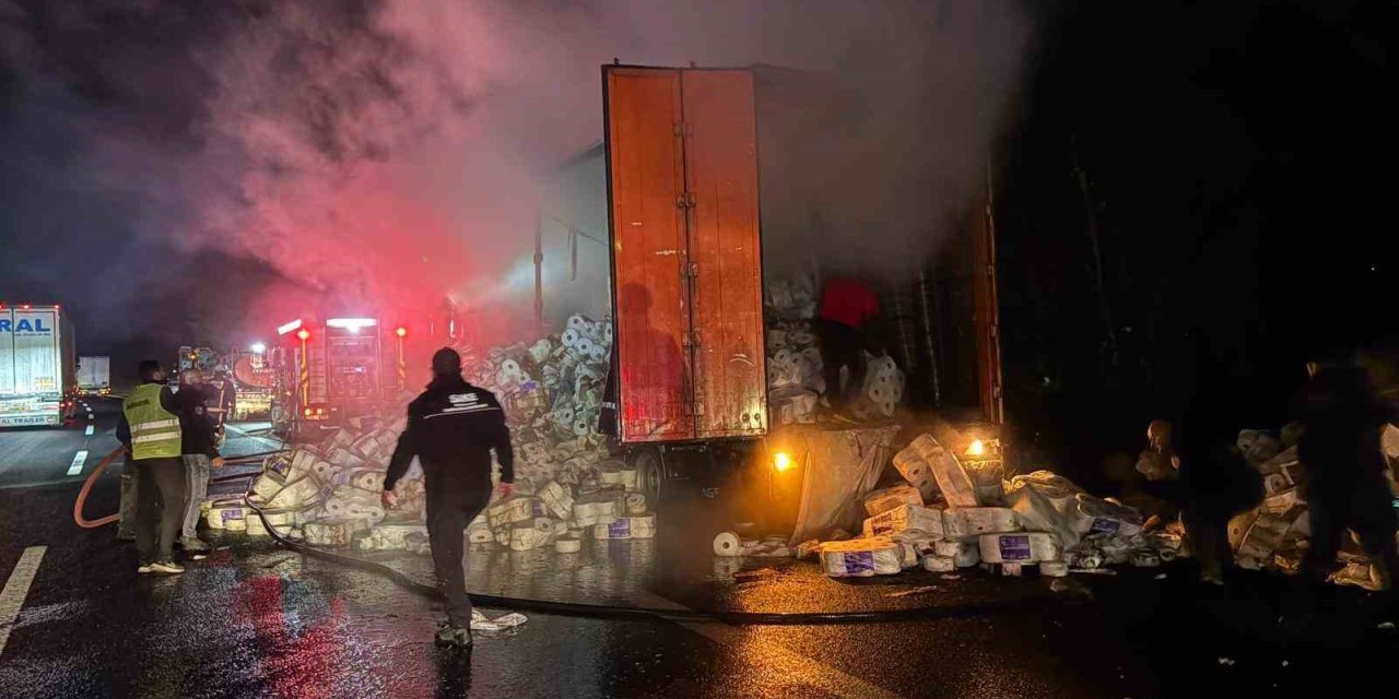 Otoyolda Tırın Dorsesi Alevlere Teslim Oldu