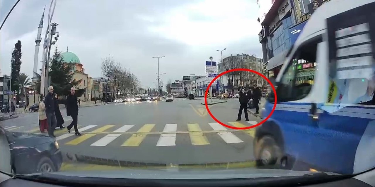 Kırmızı Işıkta Geçtiği Yetmedi, Yayaya Çarpmasına Ramak Kaldı