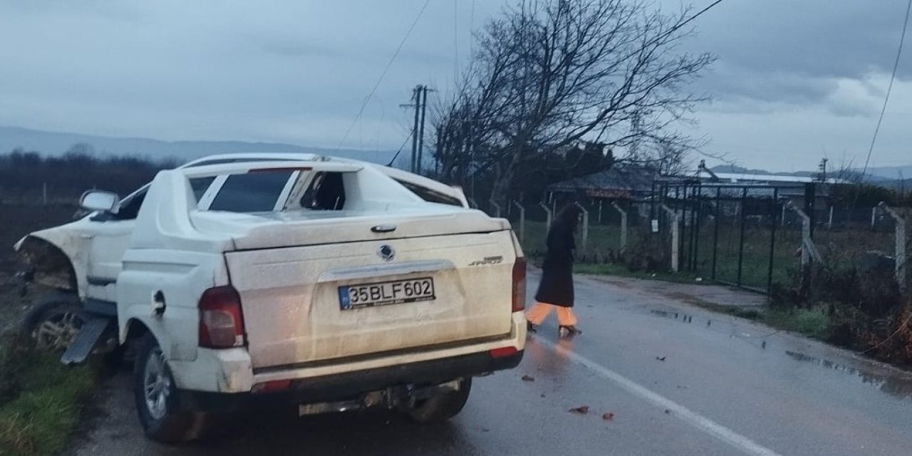 Kontrolden Çıkan Araç Enerji Nakil Hattı Direğine Çarptı
