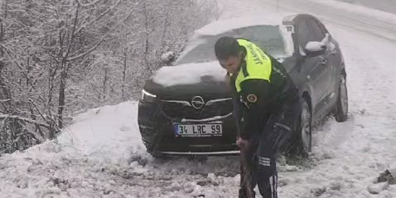 Yoğun Kar Yağışı Sürücülere Zor Anlar Yaşattı