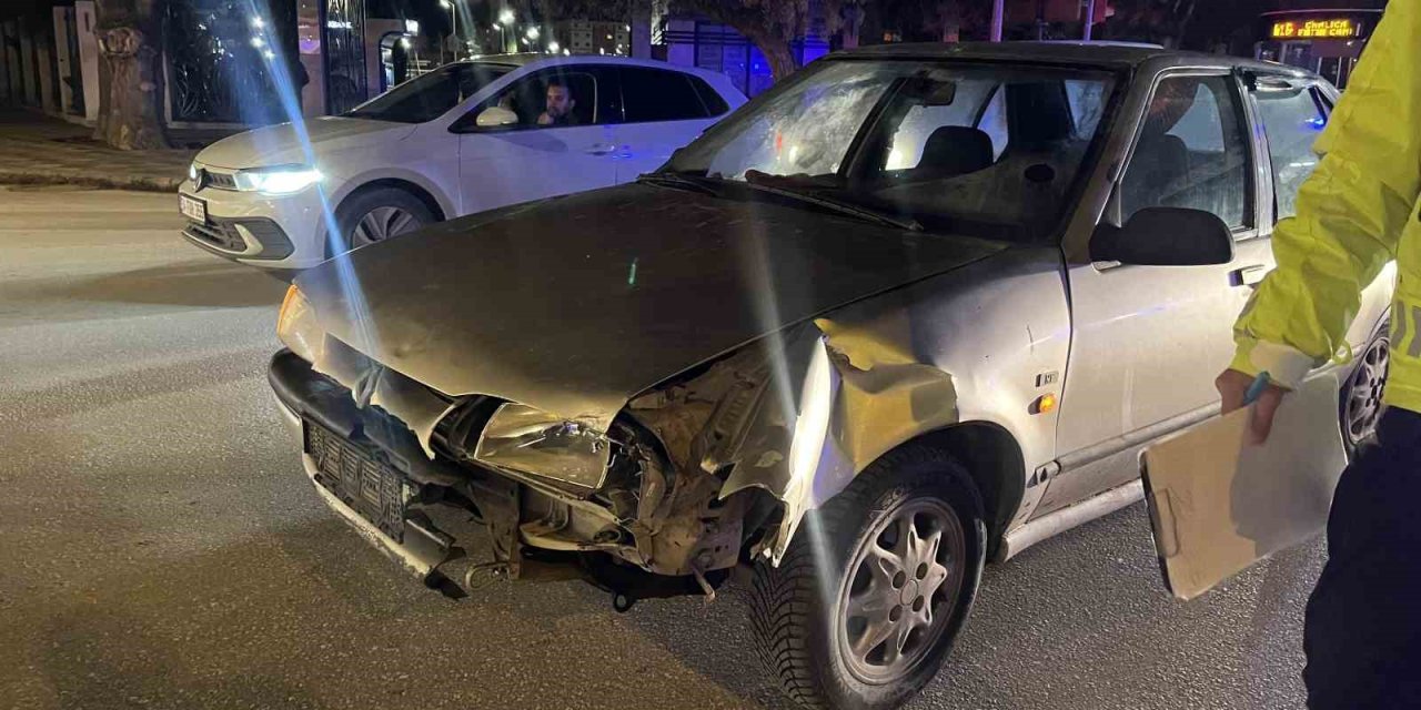 Otomobille Elektrikli Bisiklet Çarpıştı