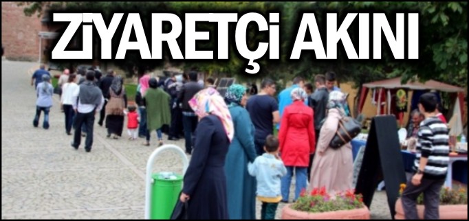 ŞEYH EDEBALİ TÜRBESİNE ZİYARETÇİ AKINI