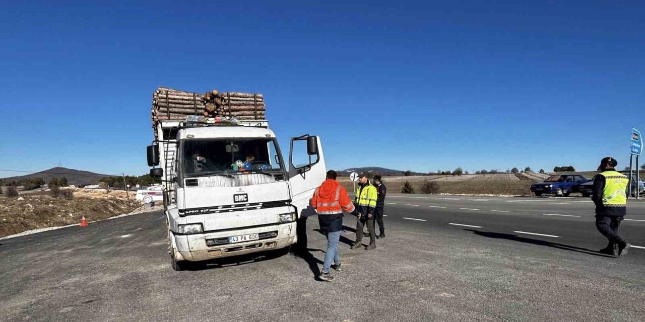 Kütahya’da Orman Emvali Yüklü Araçlar Denetlendi