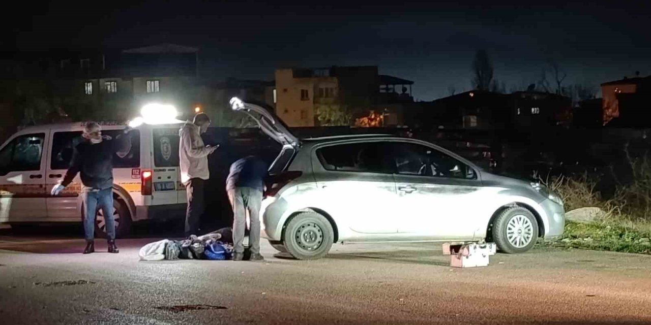 Araç İçerisinde Başından Vurulmuş Kadın Bulundu