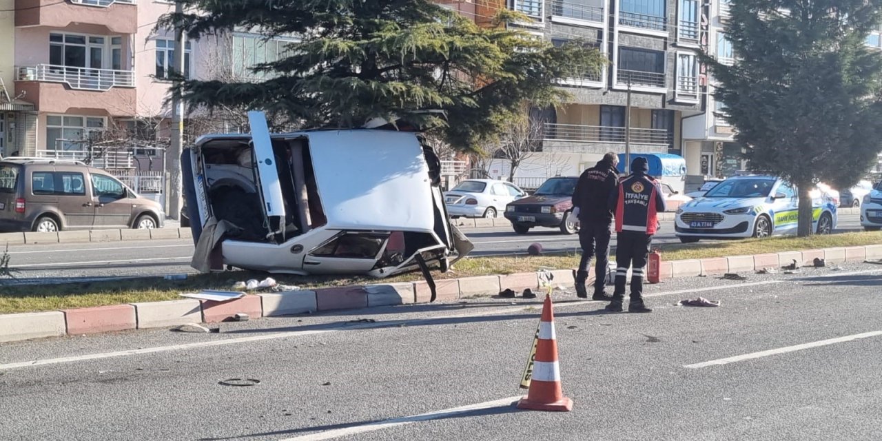 Tır İle Otomobil Çarpıştı: 3 Yaralı