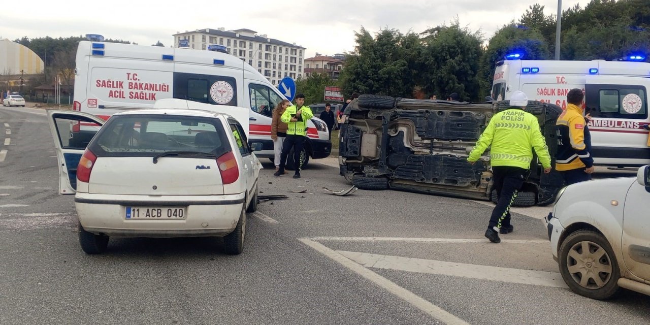 Yan Devrilen Otomobilin Sürücüsü Yaralandı
