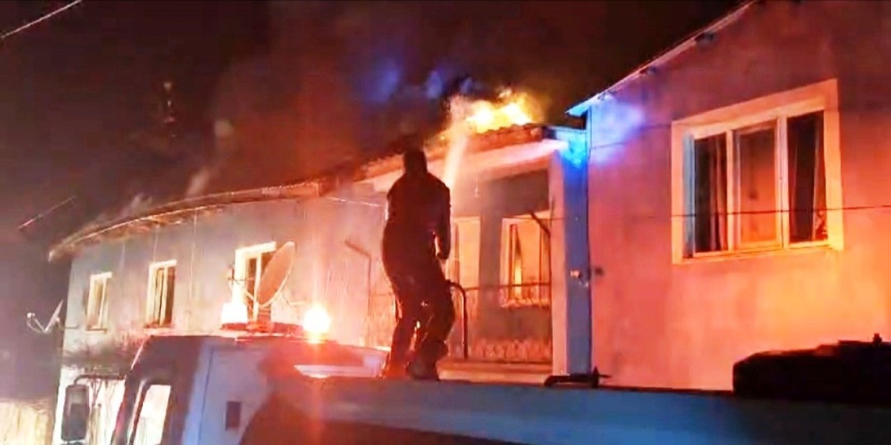 İki Katlı Bina Alevlere Teslim Oldu