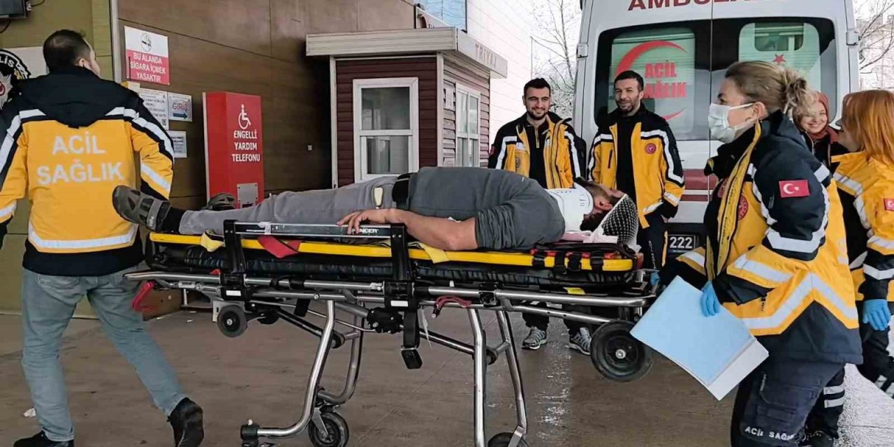 Kamyonun Kasasından Düşen Şoför Yaralandı