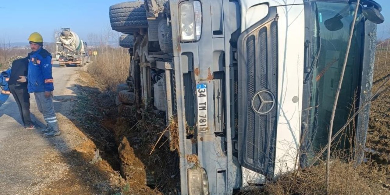 Beton mikseri devrildi!