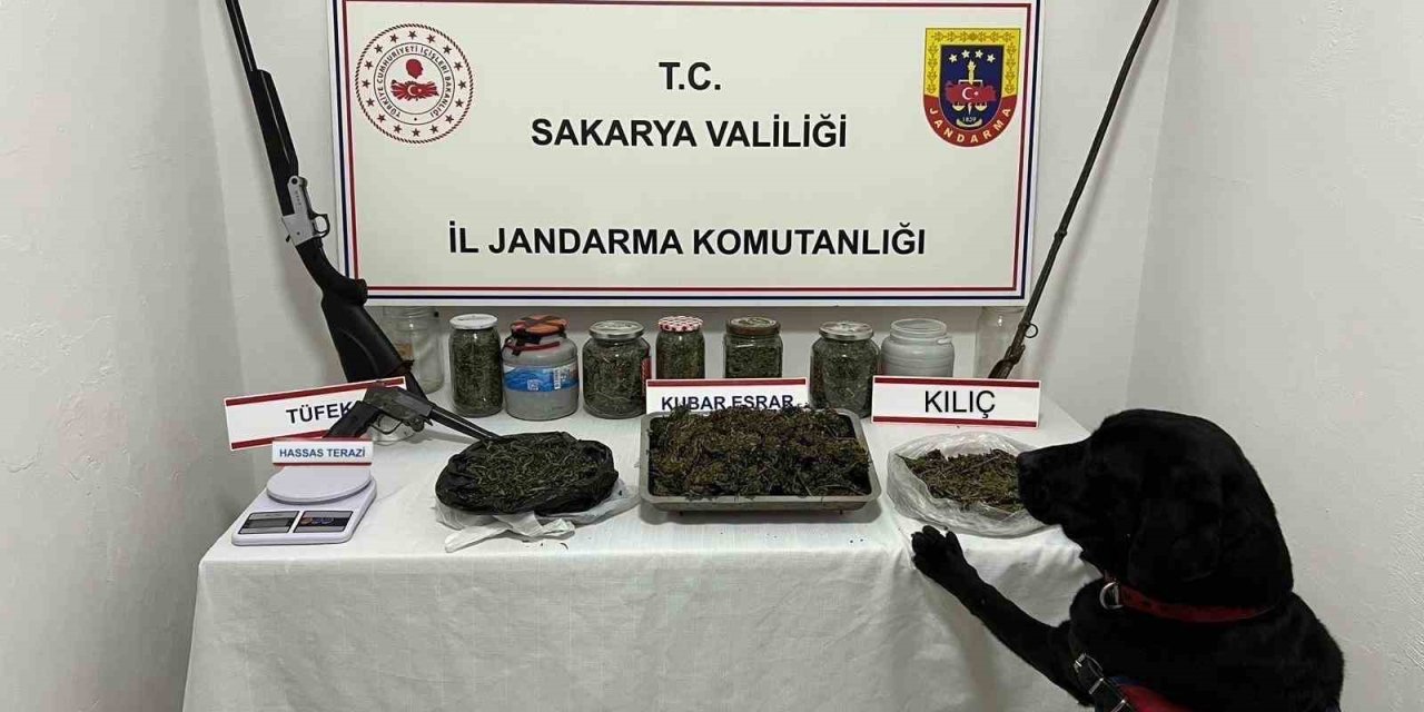 Uyuşturucu Operasyonu Düzenlenen Evden 1 Adet Kılıç Çıktı