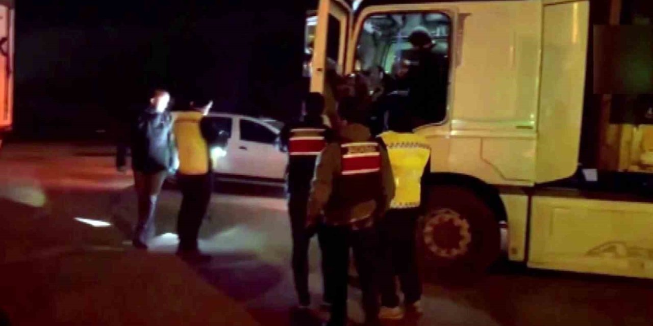 Otoyolda Durdurulan Tırdan Ele Geçirildi: Piyasa Değeri 1 Milyon TL