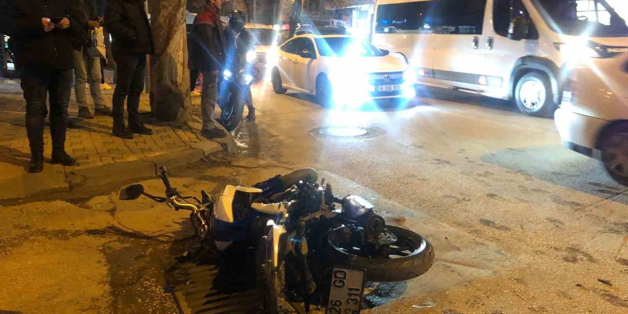 Bilecik’te Otomobil İle Motosikletin Çarpıştı; 1 Kişi Yaralandı