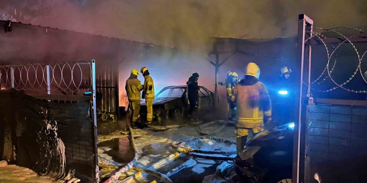 Alevlere Teslim Olan Oto Galeride 10 Araç Küle Döndü