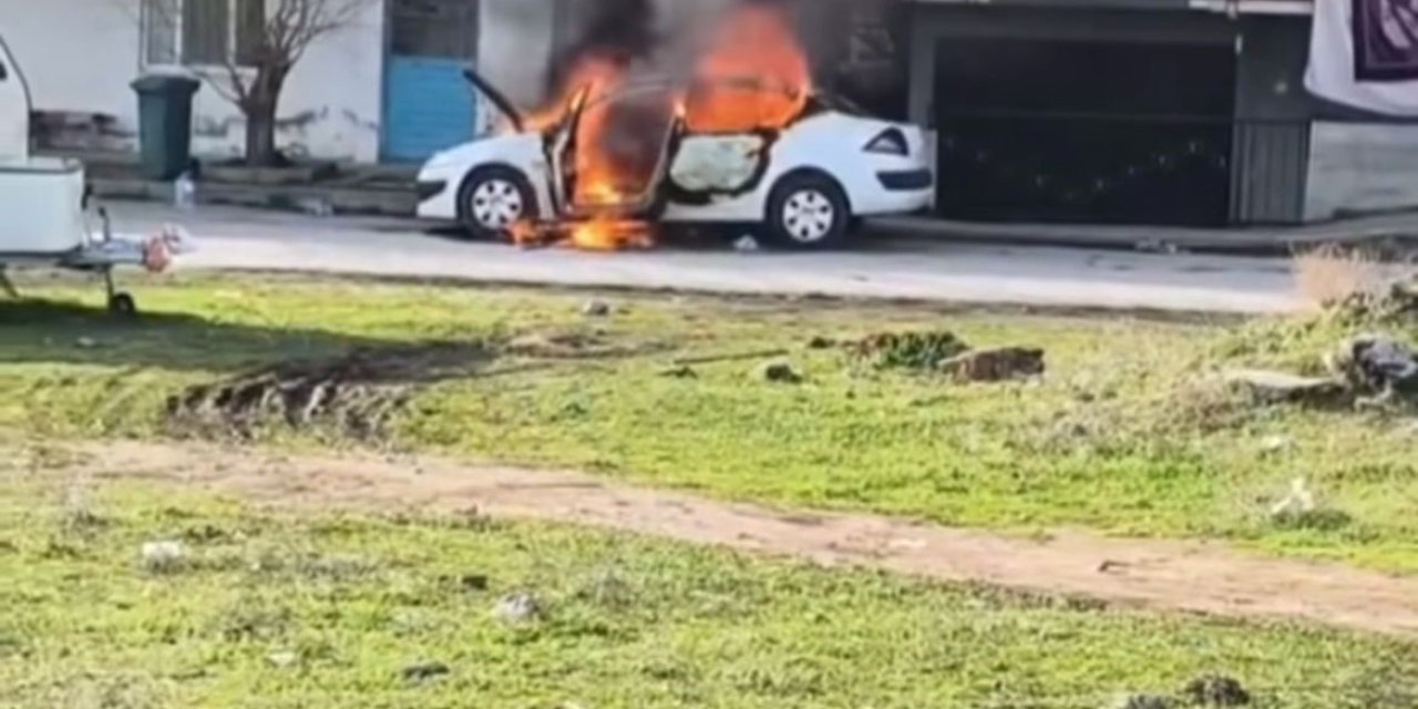 Park Halindeki Araç Alev Topuna Döndü!