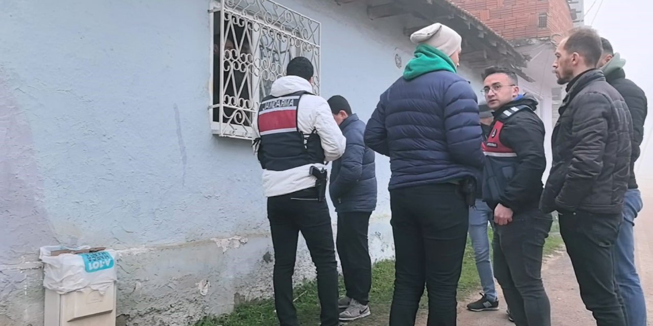 20 Saattir Ekiplere Direnen Şahsın Bir Evi Benzin Dökerek Kundakladığı Görüntüler Oraya Çıktı