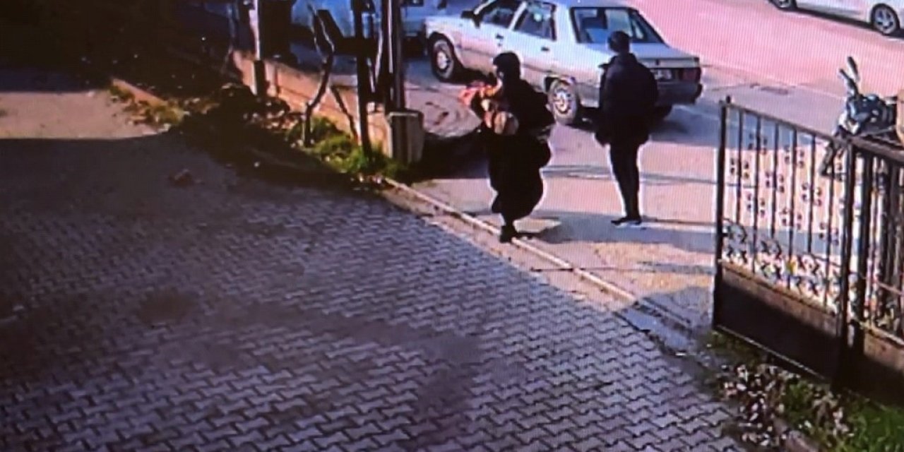 Yaralı Oğlunu Kucağında Sağlık Ocağına Taşıdı