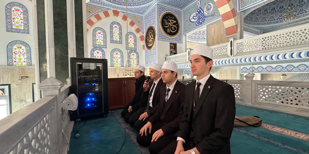Adapazarı İmam Hatip Lisesi öğrencileri, Bilecik’te Cuma Namazı Kıldırdı
