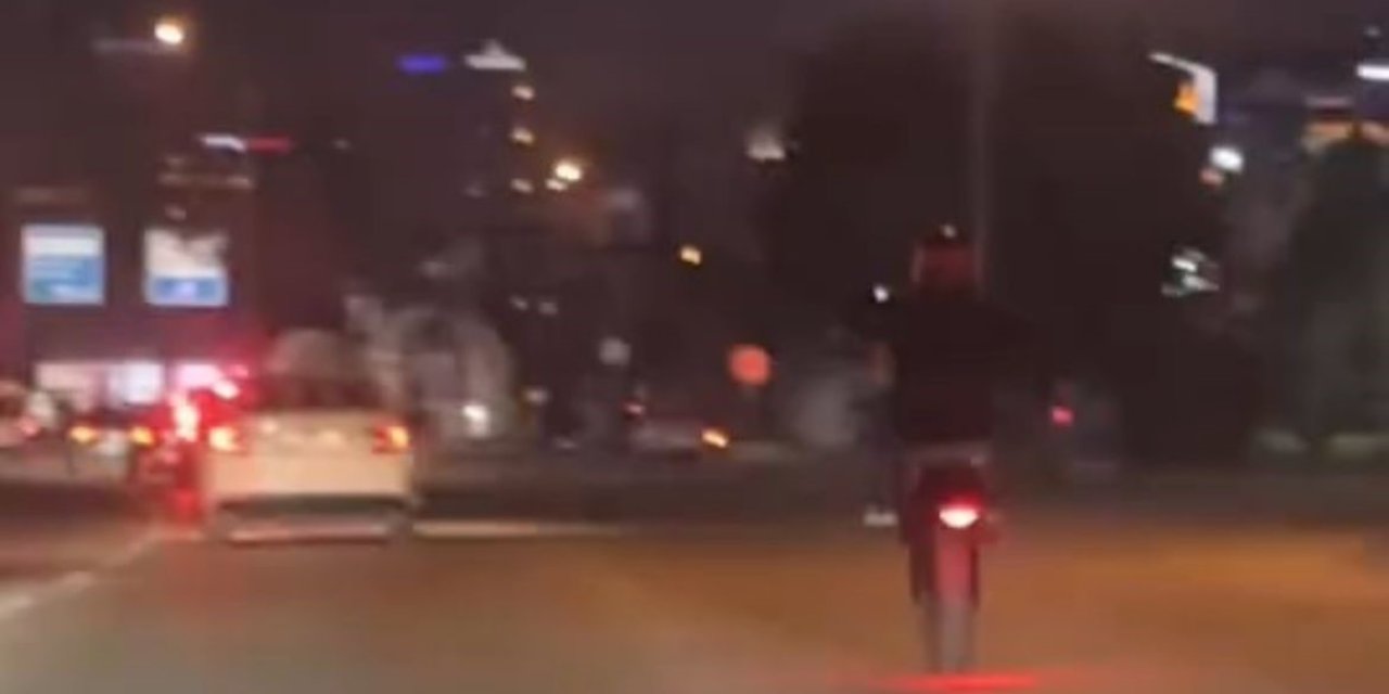 Tek Teker Üstünde Tehlikeli Yolculuk Kameraya Yansıdı