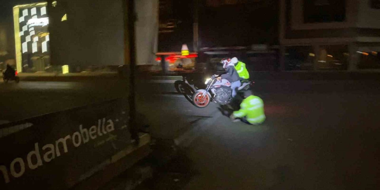 ‘Dur’ İhtarına Uymayıp Polise Çarptı..