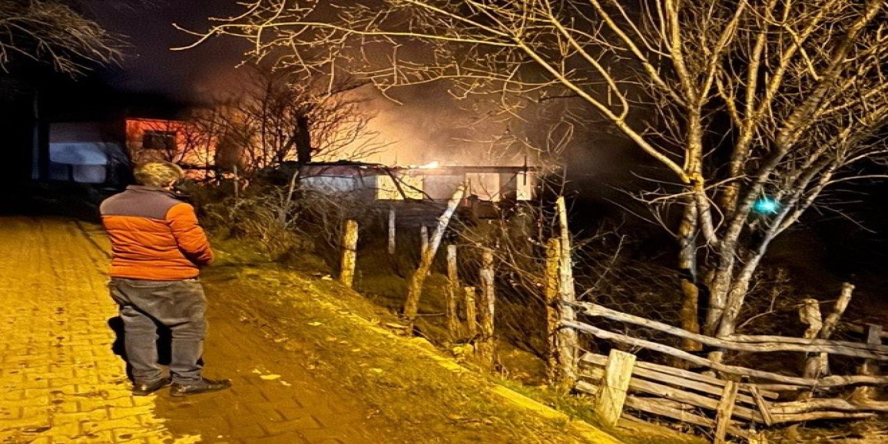 Yanan Evinde Hayatını Kaybetti