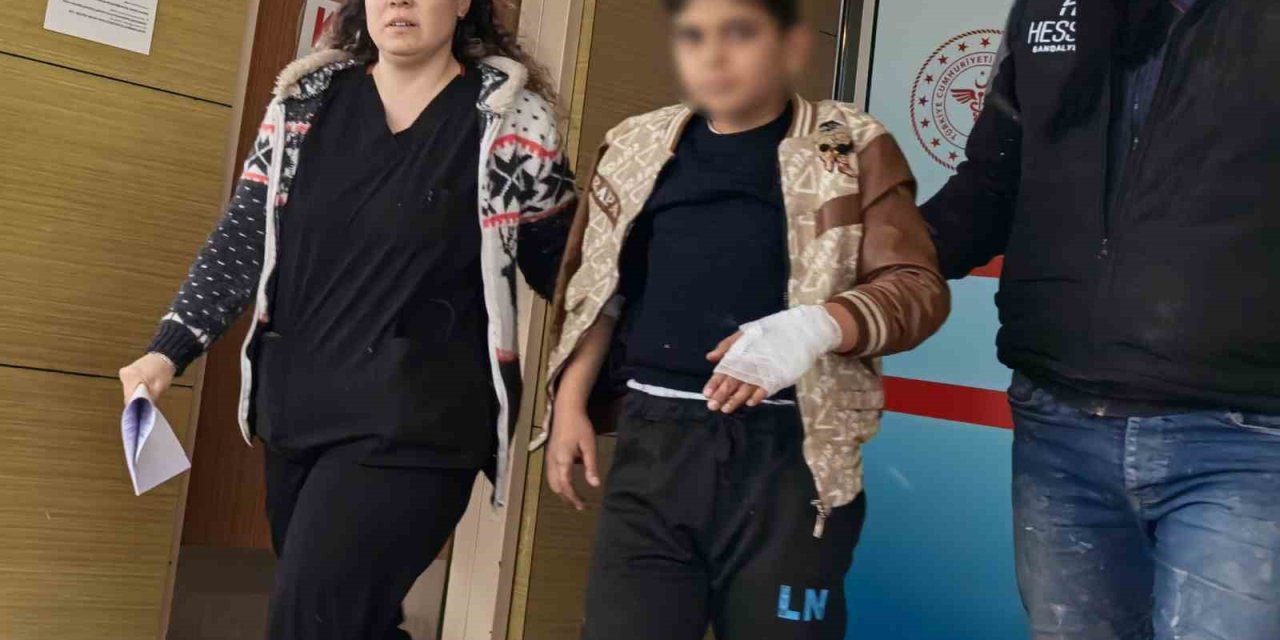 Okulun Duvarına Tırmanırken Tel Eline Saplanan Çocuk Yaralandı