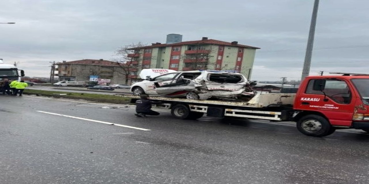 Tır İle Sürücü Kursu Aracı Çarpıştı: 4 Yaralı