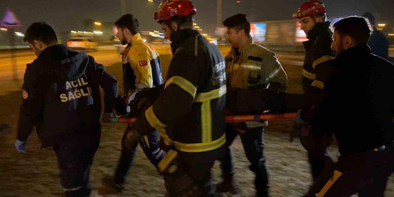 2 Otomobilin Çarpıştığı Kazada 2 Kişi Yaralandı