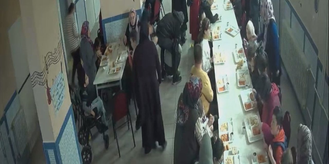 Öğrencisinin Hayatını Heimlich Manevrası İle Kurtardı