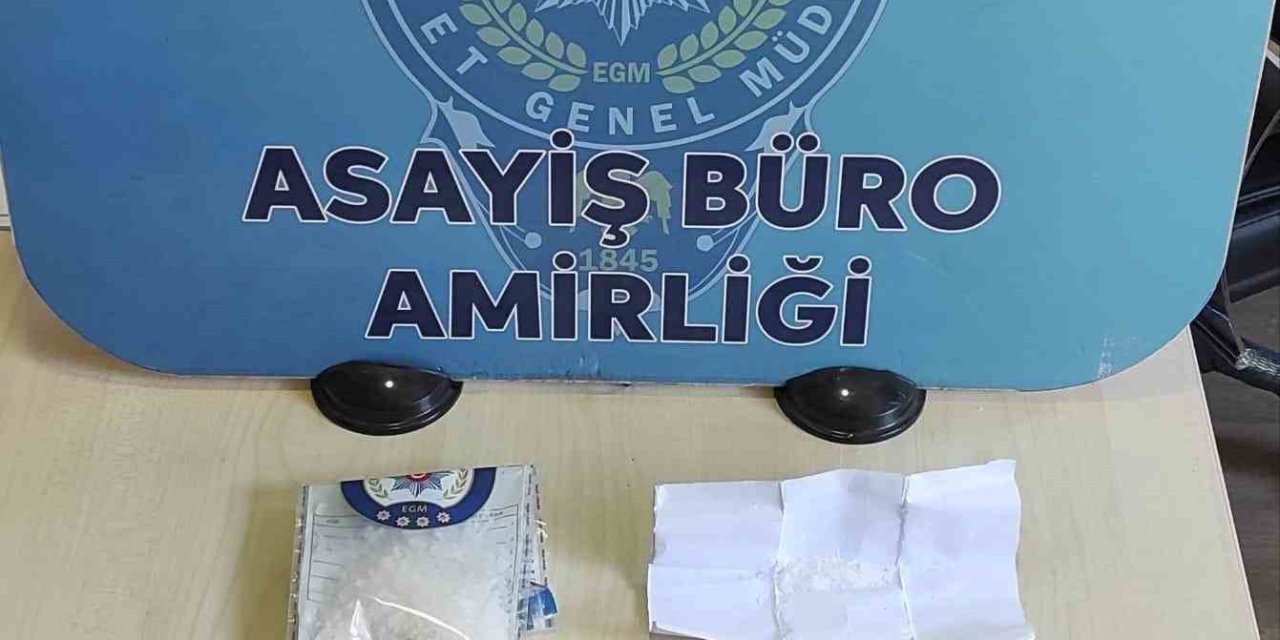 Polisten Kaçan Otomobilden Uyuşturucu Çıktı