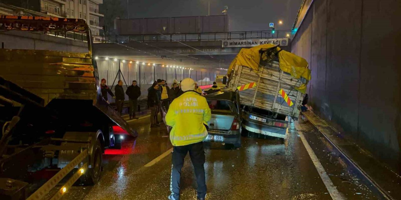 Alt Geçitte Zincirleme Kaza: 1 Ölü, 1’i Ağır 4 Yaralı
