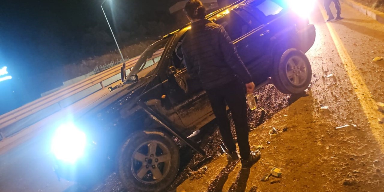 Kontrolden Çıkan Araç Refüje Çarpıp Karşı Şeride Geçti