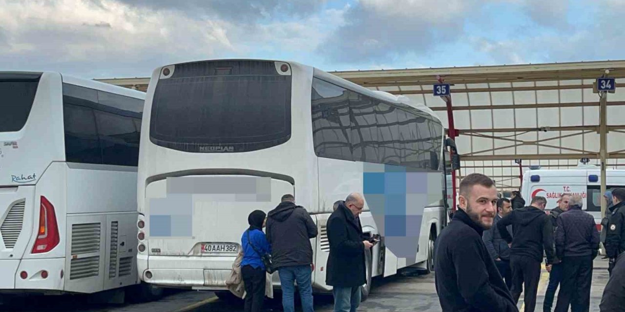 Herkes Onu Uyuyor Sandı Otobüs Mola Verince Öldüğü Anlaşıldı