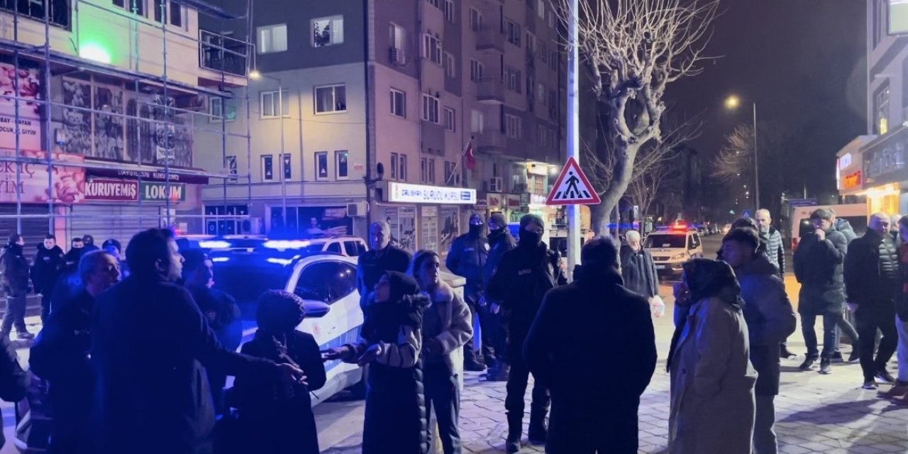 İki Esnafın Tartışmasında Bıçaklar Konuştu