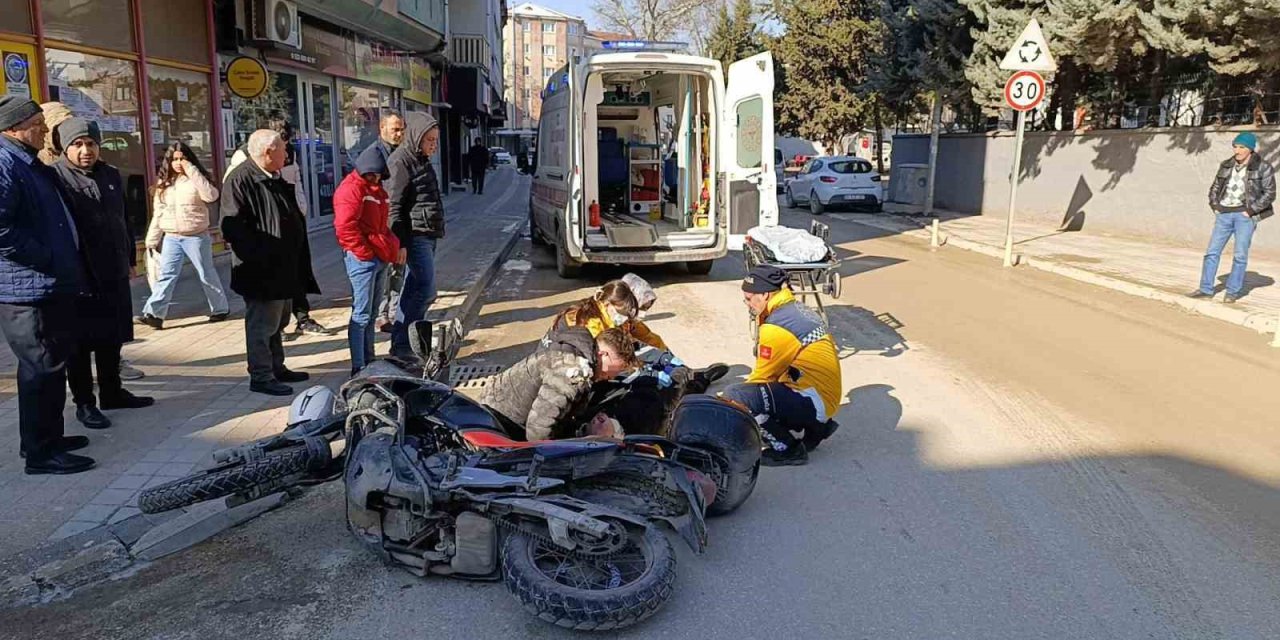 Kaza Sonrasında Acısını Unutup, Arkadaşını Teselli Etti