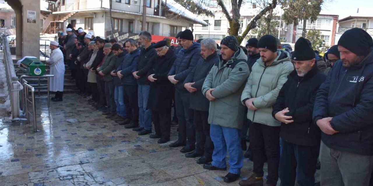 Tamir Etmek İstediği Tırın Altında Kalmıştı: Son Yolculuğuna Uğurlandı