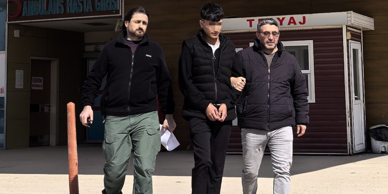 ’dur’ İhtarına Uymadı Jandarmaya Çarptı