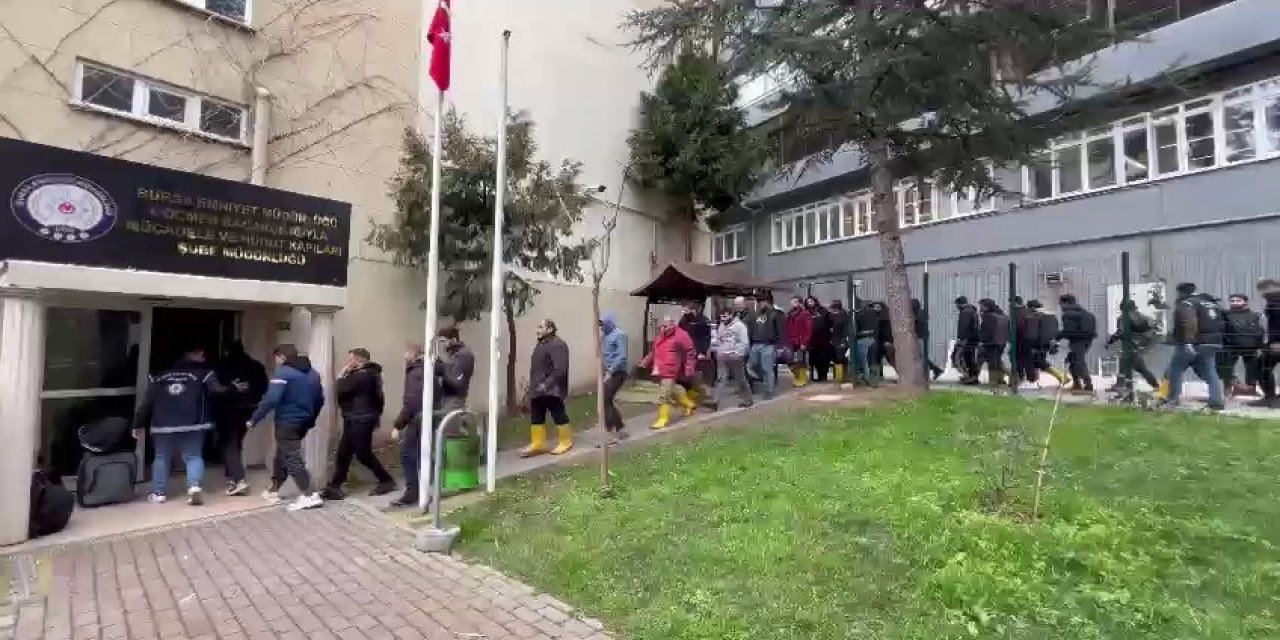 Kaçak Göçmen Operasyonu: 47 Göçmen Yakalandı, 4 Şüpheli Gözaltına Alındı