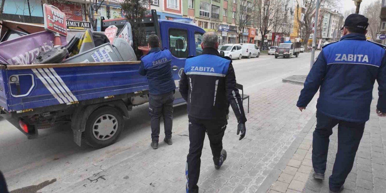 Zabıtadan Kaldırım İşgalcilerine Sıkı Denetim