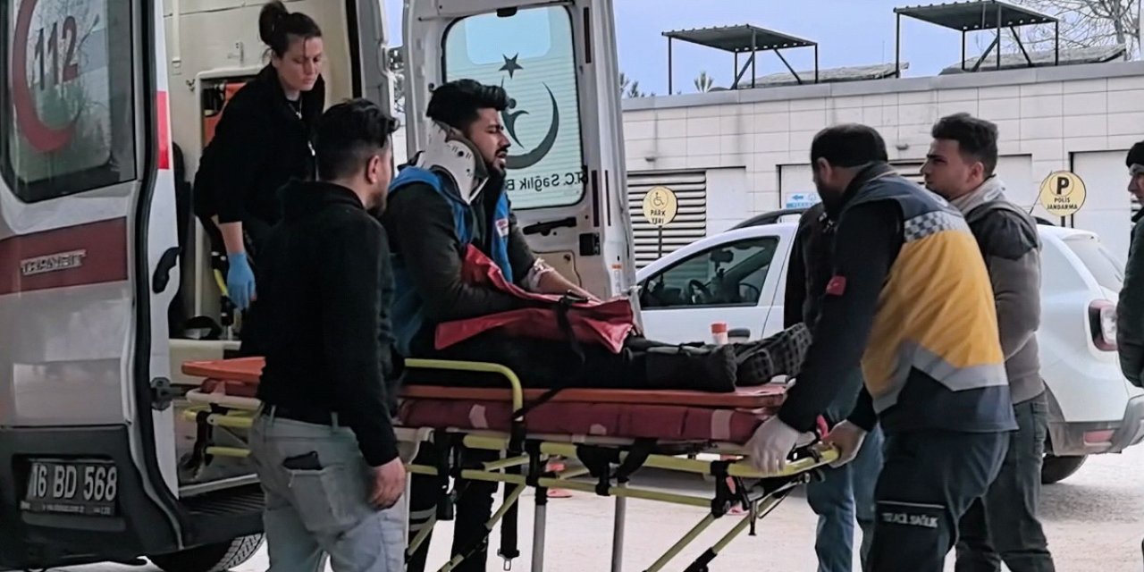 Tadilat İçin Çıktığı Çatıdan Düşerek Yaralandı