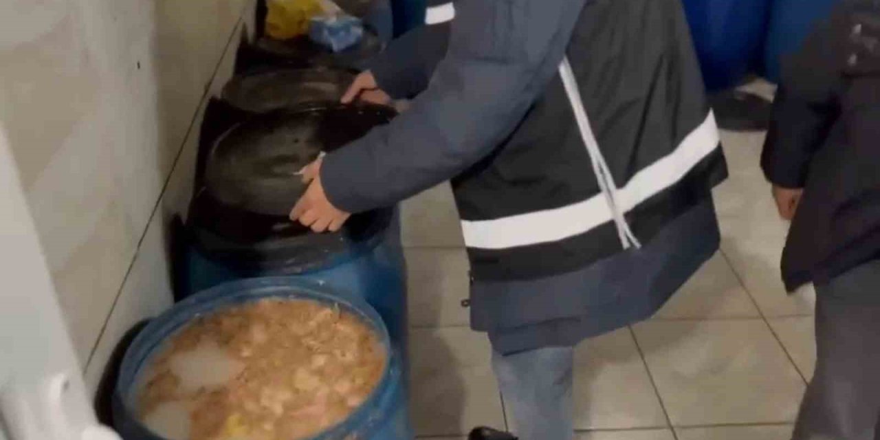 Yüzlerce Kişiyi Ölümden Kurtaran Operasyon...Sahte İçkiyi Yüzey Temizleyici İle Kamufle Ettiler