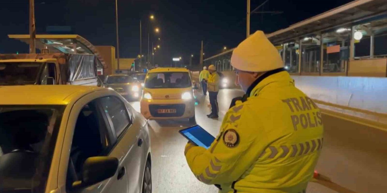 Babasından Kaçırdığı Araçla Polisle Kovalamaca Yaşadı: "Abi Aracı Babamdan Kaçırdım"