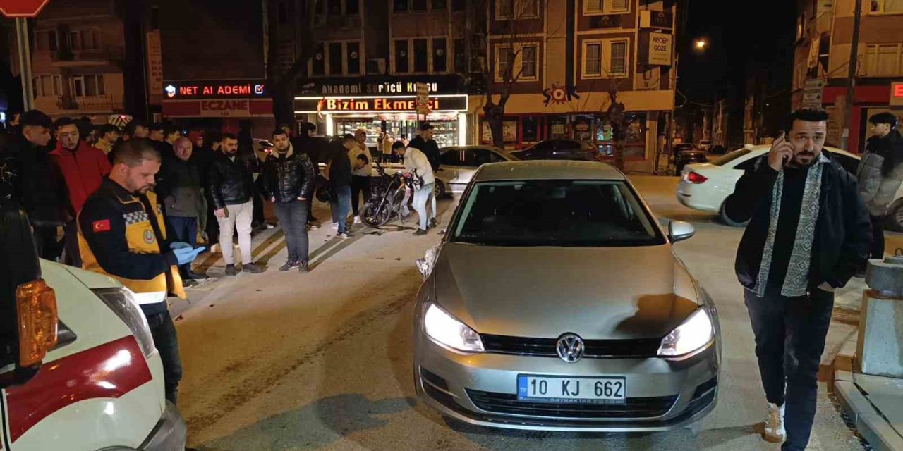 Otomobil İle Motosiklet Çarpıştı