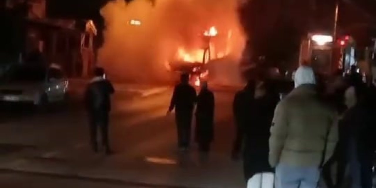 Minibüs Alev Topuna Döndü