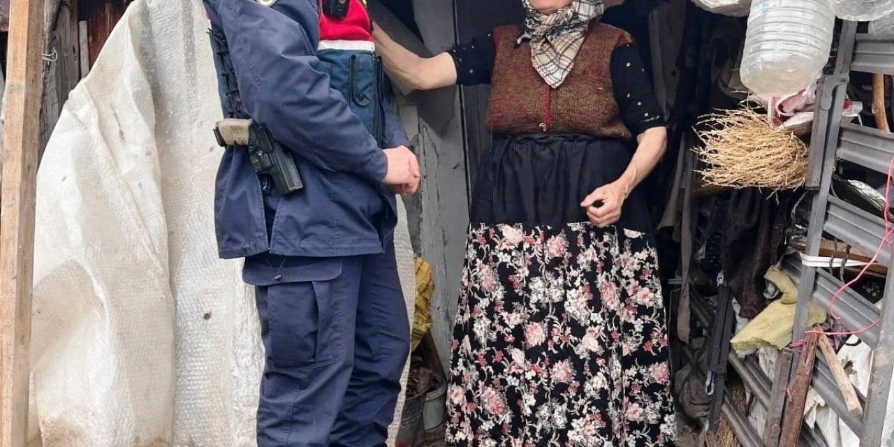 Jandarmdan Yaşlı Ve Yalnız Yaşayan Vatandaşlara Ziyaret