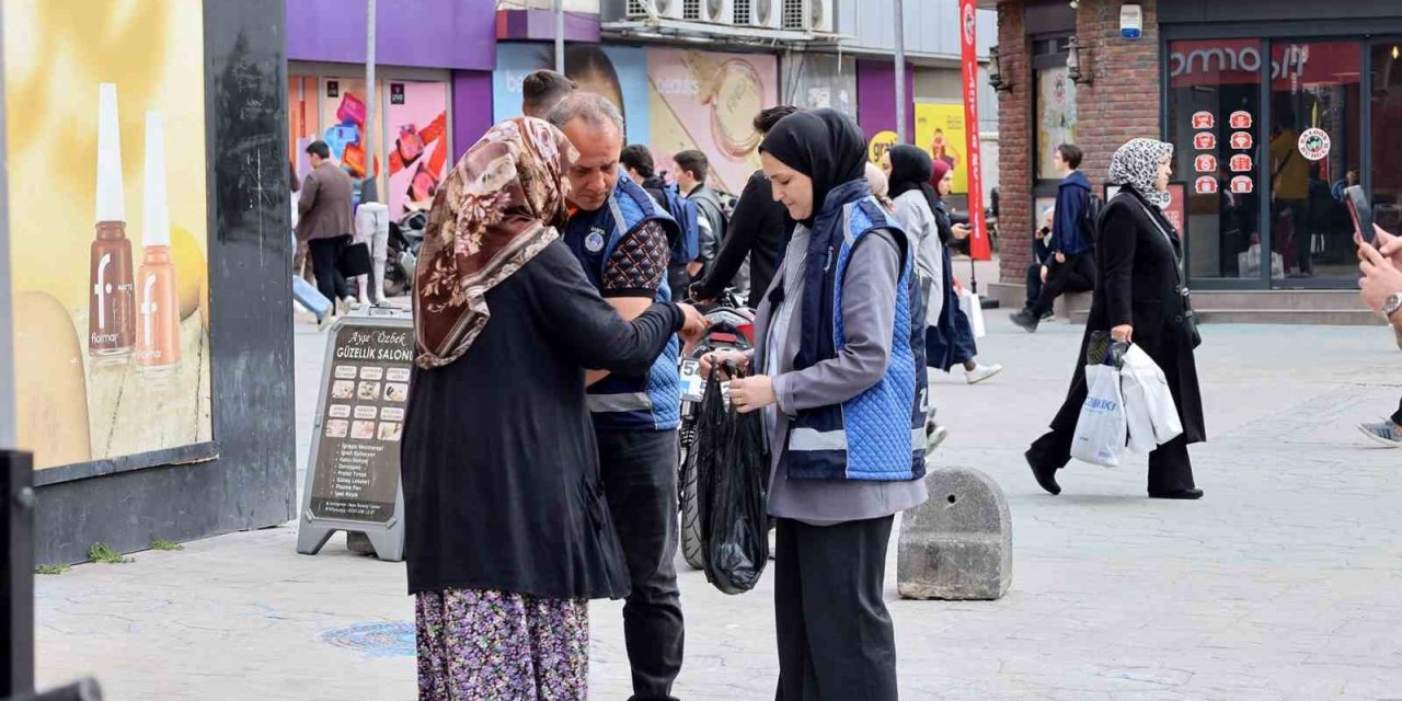 Sokakta Duygu Sömüren Dilencilere Zabıta Engeli