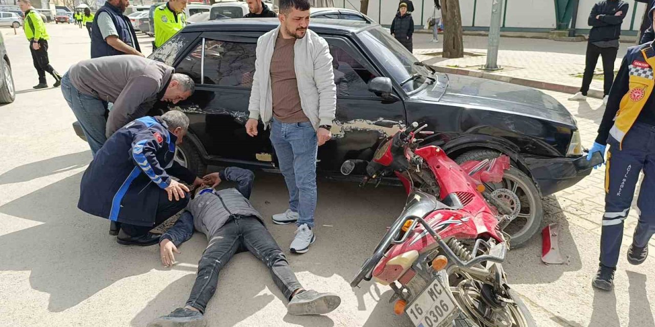 Otomobil İle Çarpışan Motosiklet Sürücüsü Yaralandı